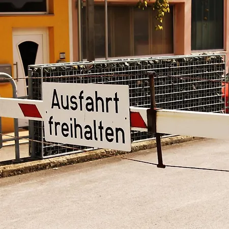 포스트 포 유스, 스튜던츠 앤 필그림스